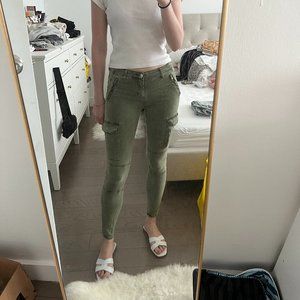 Trendy Green Cargo Pants from Zara